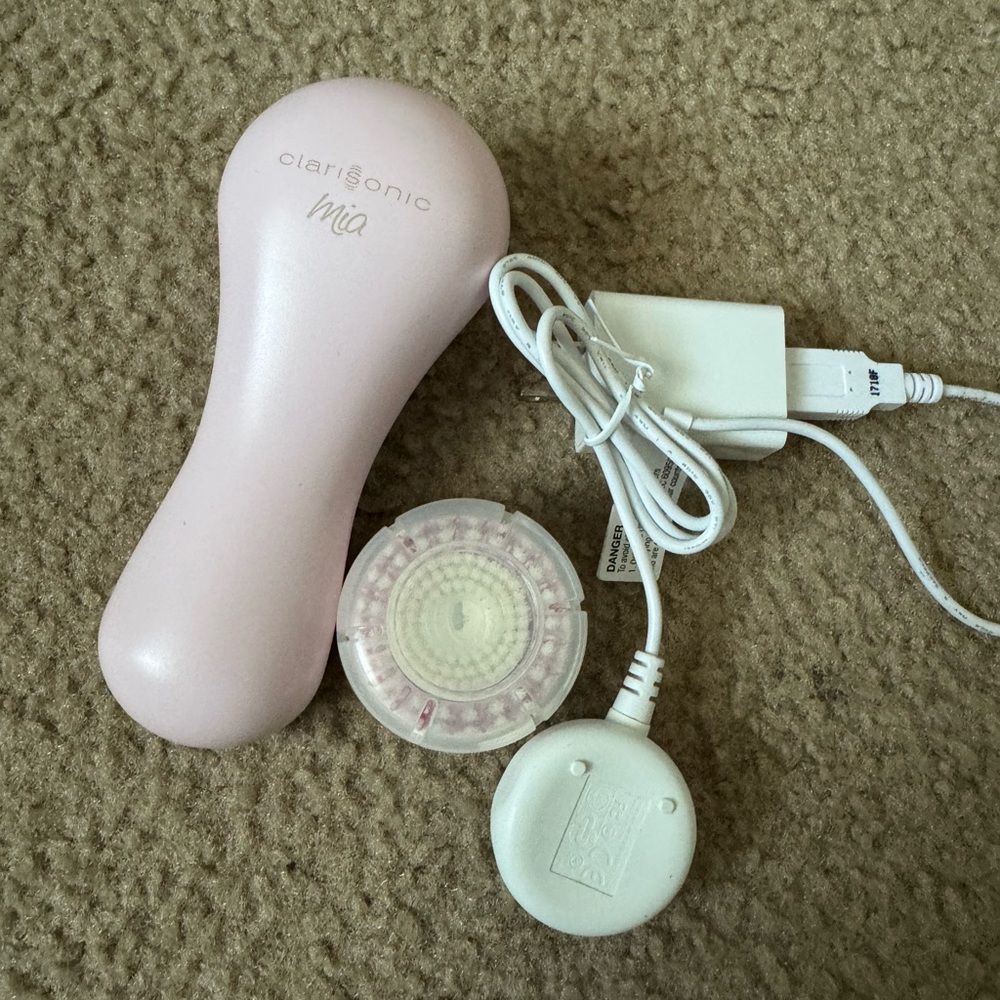 Clarisonic Pink Cleansing Device with Charger & New Head